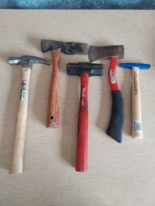 lot 1086 image: Assorted Hammers and Hatchets