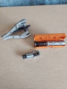 lot 1095 image: gear Puller Impact driver and Nut buster