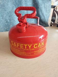 lot 1096 image: 2 gallon safety can