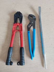 lot 1097 image: Bolt Cutters, Pliers and Pry Bar