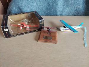 lot 1104 image: Airplanes