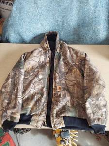 lot 1110 image: Carhartt jacket - M