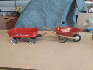 lot 2552 image: Decor Wagon and Wheelbarrow
