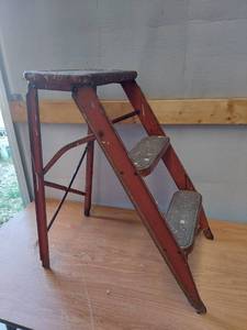 lot 2570 image: step stool
