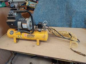 lot 2571 image: Air Compressor