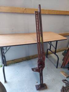 lot 2572 image: high lift jack