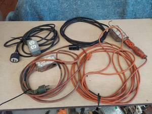 lot 2587 image: assorted Extension Cords