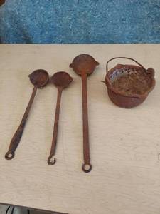 lot 2588 image: lead Pot and ladles