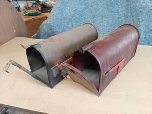 lot 2589 image: 2 mail boxes