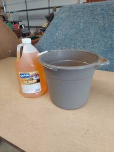 lot 2609 image: bucket and car wash concentrate
