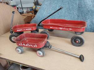 lot 2625 image: 3 Small Red Wagons