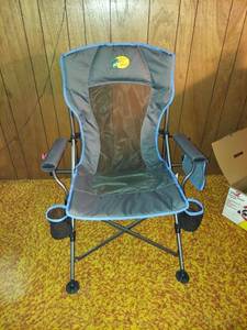 lot 1006 image: Bass Pro Shops Chair with Rod Holders