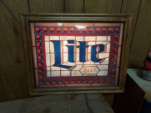lot 1007 image: Lighted Lite Beer Sign