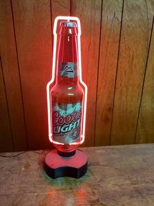 lot 1008 image: Lighted Coors Light Sign