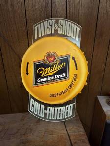 lot 1010 image: Miller Genuine Draft Lighted Sign
