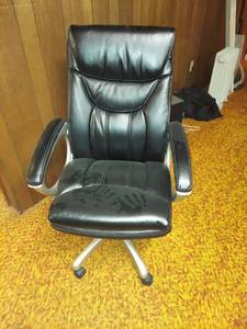 lot 1023 image: Office Chair