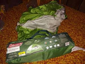 lot 1025 image: Coleman Sundome 4-Person Dome Tent