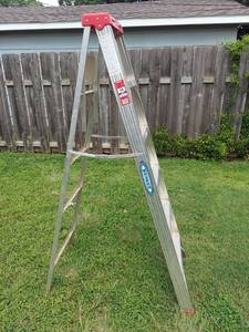 lot 1033 image: Werner 6 Aluminum Step Ladder