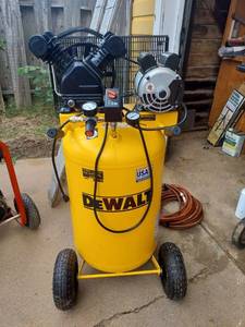 lot 1035 image: Dewalt DXCMLA1683066 Upright Air Compressor - 30 Gal
