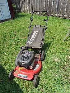 lot 1038 image: Snapper Push Lawnmower - Missing Throttle Handle