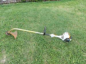 lot 1040 image: Stihl FS 38 String Trimmer