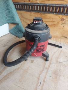lot 1043 image: 5 Gal Shop Vac
