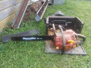 lot 1046 image: Homelite 20in Chainsaw