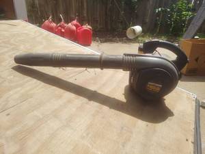 lot 1047 image: Craftsman Gas Powered Blower