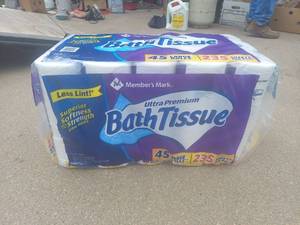 lot 1049 image: Members Mark Ultra Premium 2-Ply Toilet Paper, 45 Large Rolls