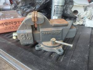 lot 1051 image: Craftsman 3.5in Swivel Vise