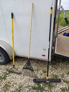 lot 1118 image: Rakes and Broom