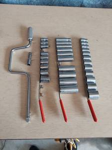 lot 1136 image: Craftsman 12 in drive sockets