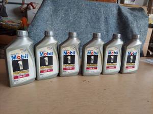 lot 1147 image: Mobile 10W-40 oil