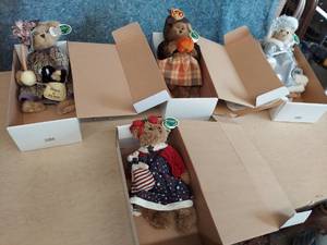 lot 2645 image: Bearington bears