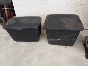lot 2647 image: 2 totes