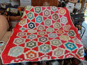 lot 2651 image: quilt -approx 62x79 in