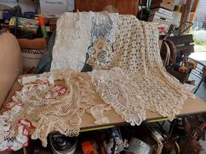 lot 2656 image: table covers and doilies