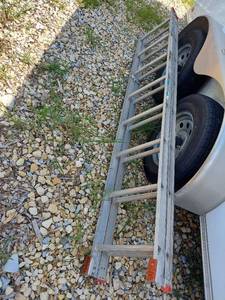 lot 2659 image: Aluminum Extension Ladder
