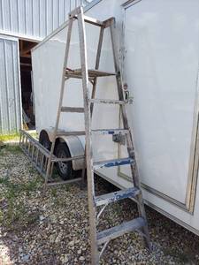 lot 2660 image: 8 ft platform ladder