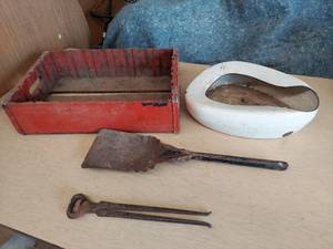 lot 2661 image: vintage items