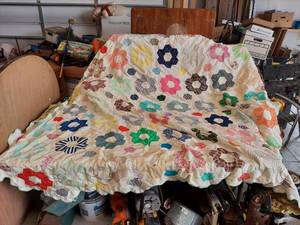 lot 2666 image: approx 78x83 quilt