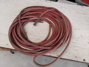 lot 2677 image: 2 Air Hoses