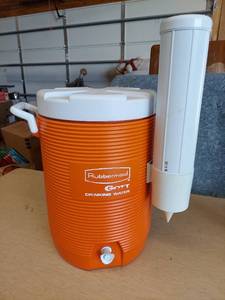 lot 1199 image: Rubbermaid water cooler