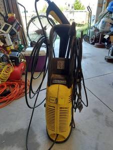 lot 2687 image: pressure washer - hose has a leak