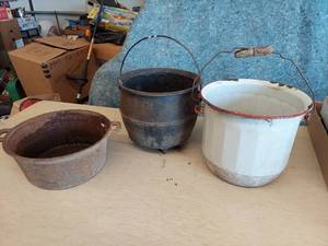 lot 2689 image: pots