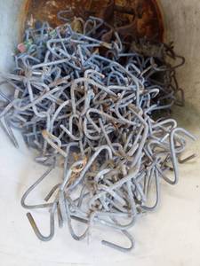 lot 2694 image: t post fence clips