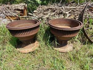 lot 2700 image: Pair of Wheel Hub Planters