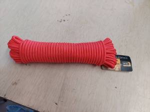lot 7016 image: Maxload 38 X 75 Diamond Braid Polypropylene Rope - Red