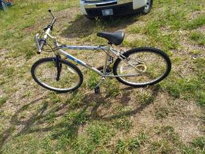 lot 7064 image: Huffy Aluminum Bicycle