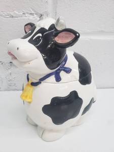 lot 1798 image: Vintage Cow Cookie Jar